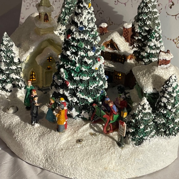 Vintage Thomas Kinkade St. Nicholas Circle -Christmas Village - Picture 4 of 11